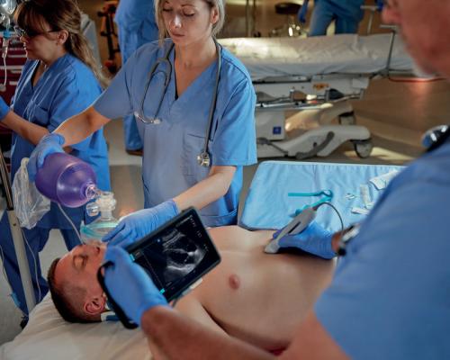 SonoSite iViz手持式超聲儀適合用戶的手掌。 在床邊和現(xiàn)場惡劣的臨床環(huán)境中，它都能提供快速解答。 它結(jié)合了卓越的成像性能，超機(jī)動(dòng)性和單手操作，同時(shí)允許操作員與同事協(xié)作并共享信息。 ＃RSNA19 #RSNA＃RSNA2019 #POCUS